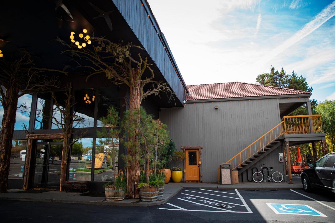 Campfire Hotel Bend Exterior photo